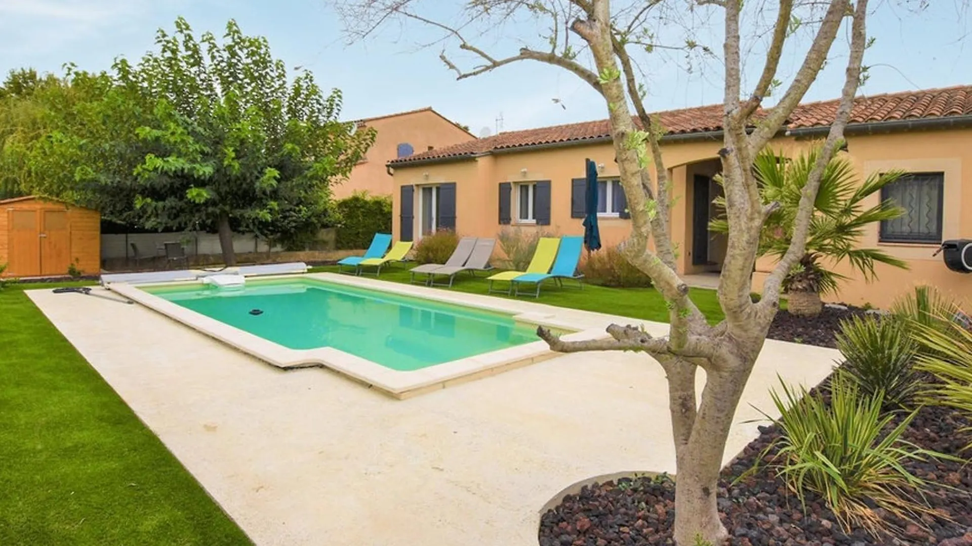 Holiday home Villa Agreable Pres D'Avignon Avec Piscine Privative Et Wifi - Fr-1-708-85