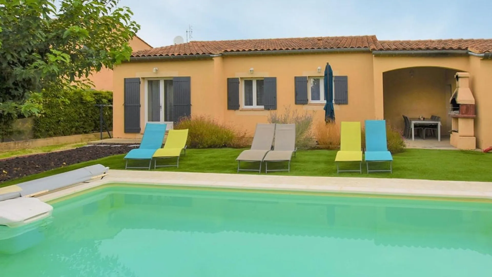 Holiday home Villa Agreable Pres D'Avignon Avec Piscine Privative Et Wifi - Fr-1-708-85